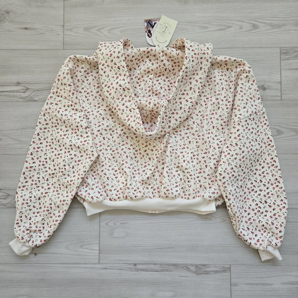 Blogilates | Marshmallow Full Zip Hooded Jacket + Dolphin Shorts Sweater Set - Picture 7 of 12